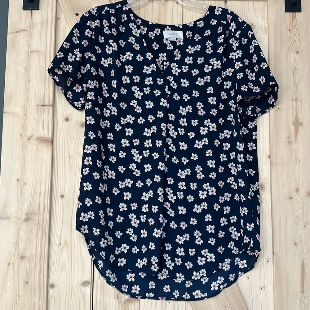 Loft Outlet Navy V neck floral top